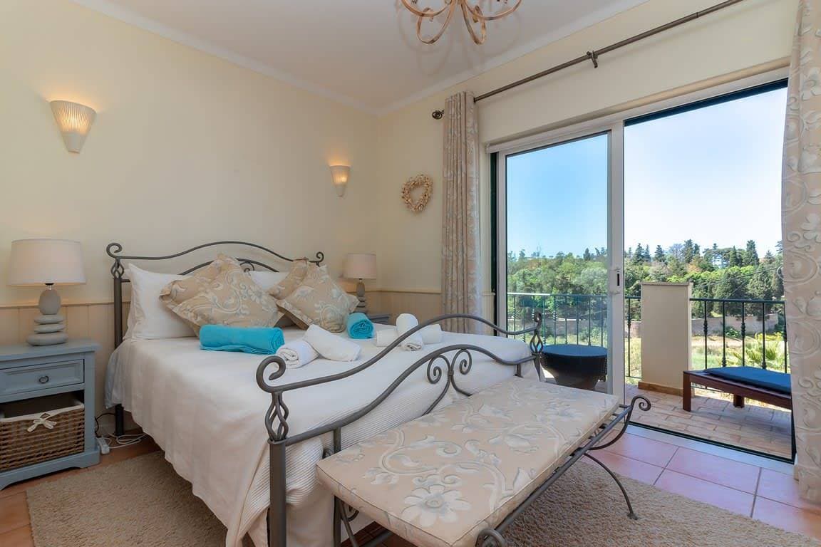Foto 9 von 25: Ferienhaus für 4 Personen mit Pool