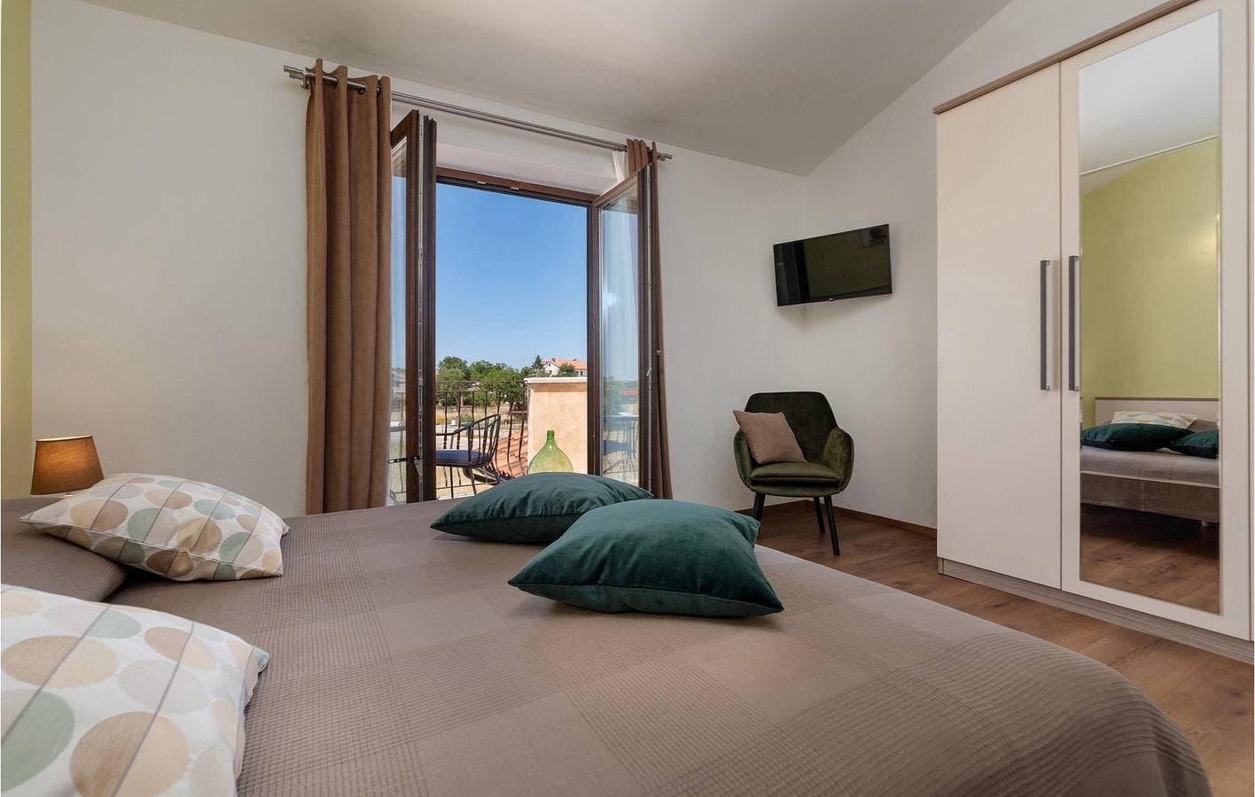 Foto 13 von 61: Geräumiges 1-Zimmer-Apartment mit Pool, nur wenige Schritte vom Restaurant „I Klitu“ entfernt