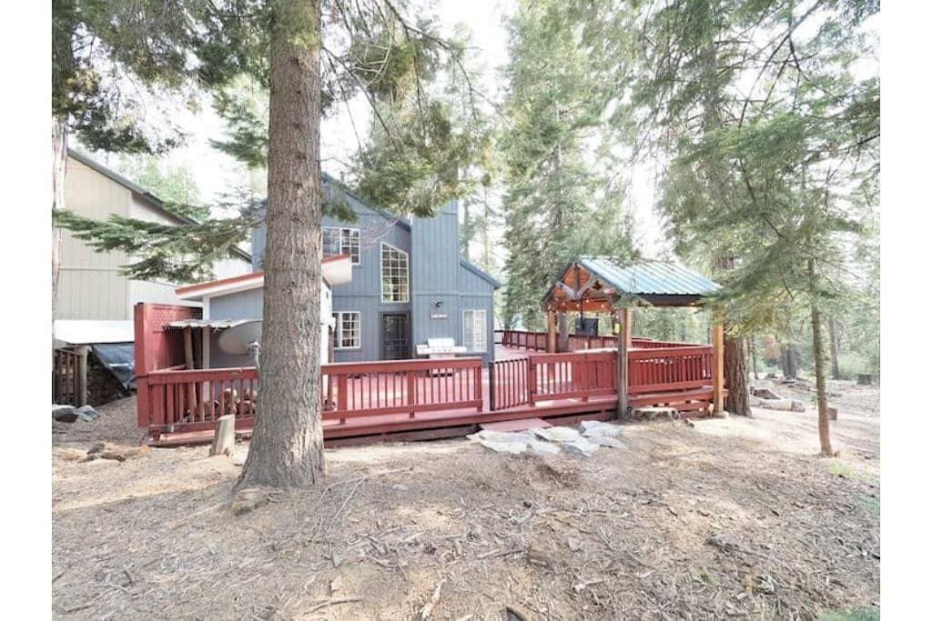 Foto 2 von 32: 3 bedroom house with huge deck and central a/c