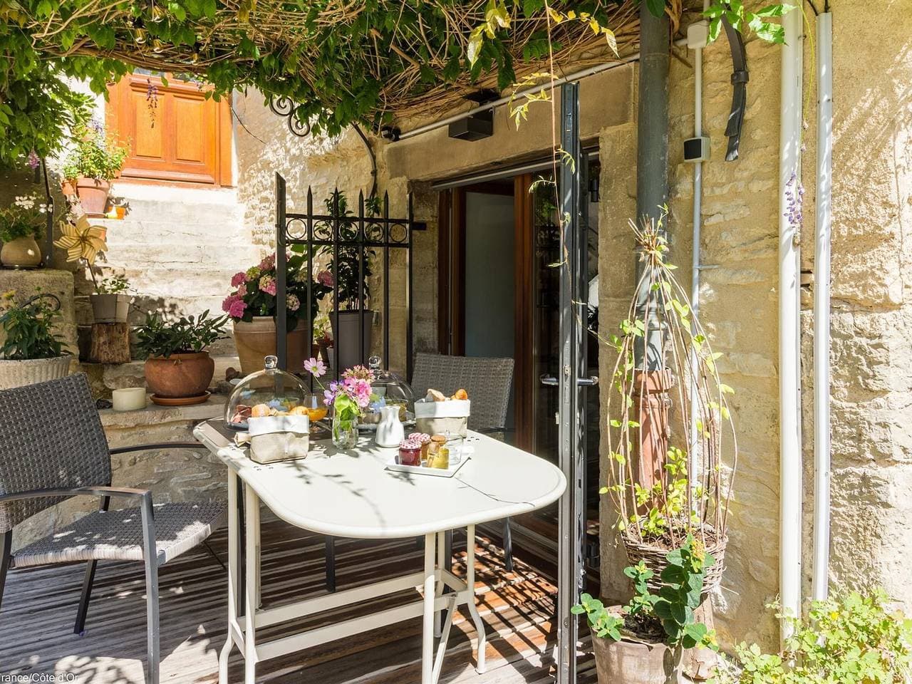 Foto 4 von 21: Charmanter Aufenthalt in Savigny les Beaune: moderner Komfort und Terrasse