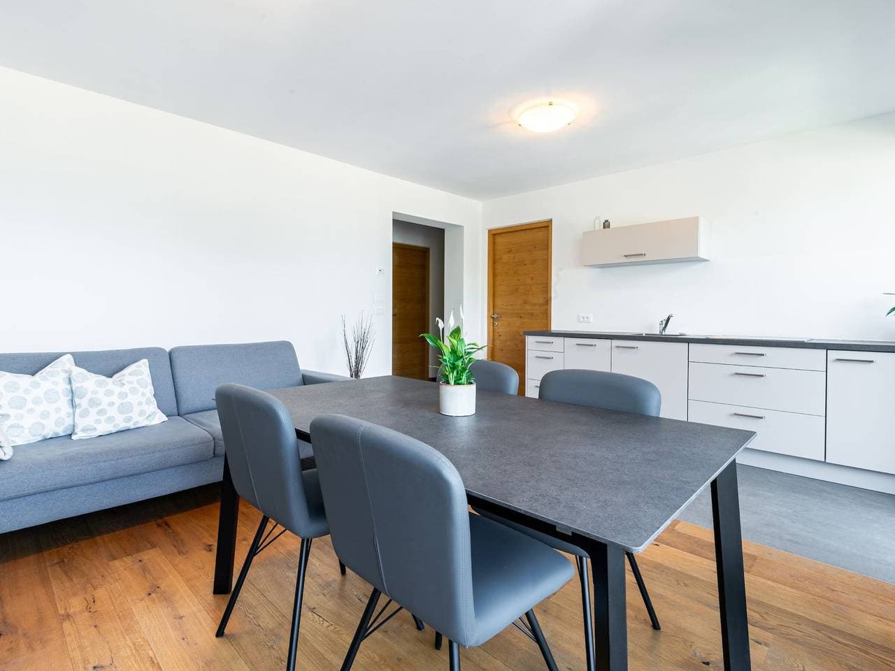 Foto 12 von 22: Ferienwohnung 'Preiss Typ B' mit Bergblick, Balkon und Wi-Fi