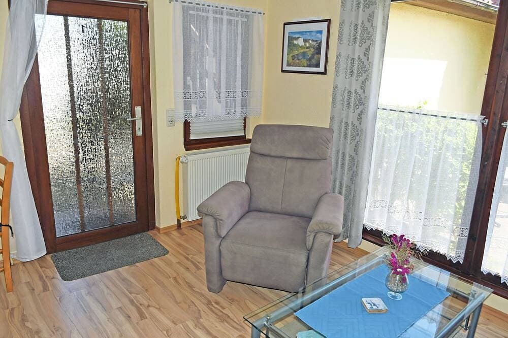 Foto 5 von 22: Ferienhaus Charlotte mit Terrasse - ruhig gelegene Ferienhäuser am Selliner See