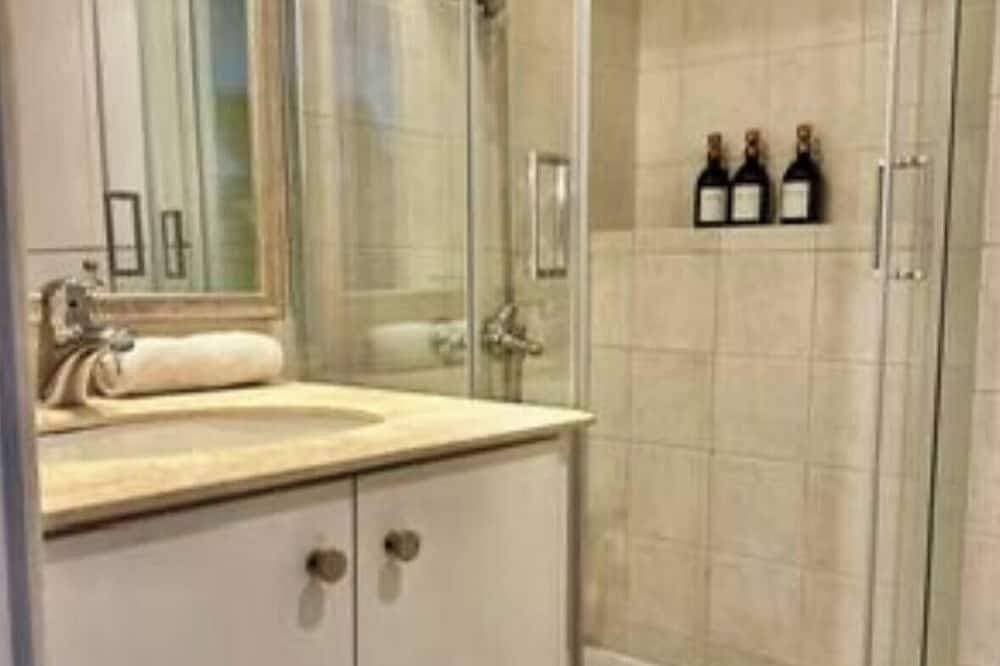 Foto 3 von 11: 180° SeaView Apt. Right on Famous Finikoudes Beach Promenade