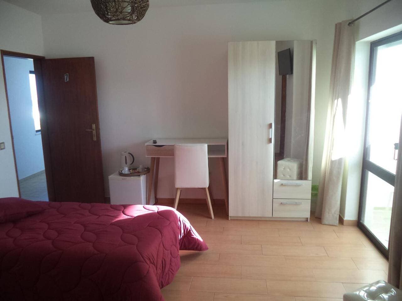 Foto 7 von 17: Twin Room with Private Bathroom