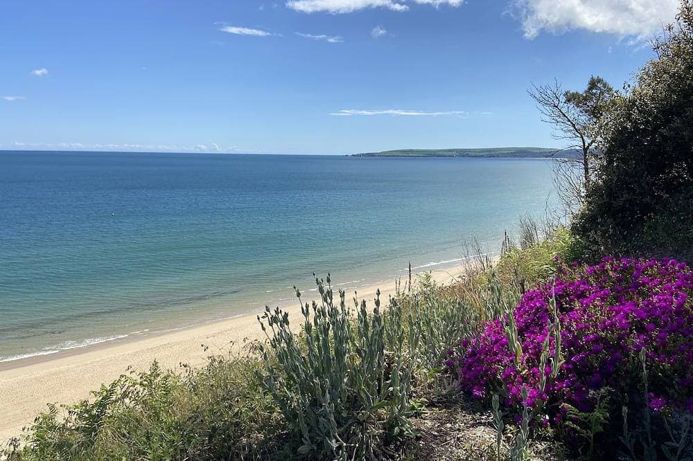 1 Beach Retreat 5 min to beach! Outstanding location! Lux family 2 Br Apartment! 1