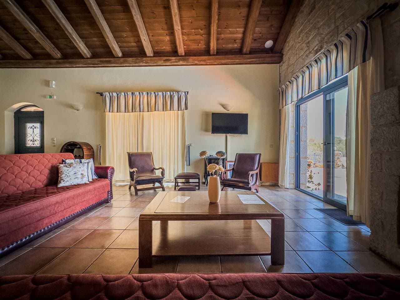 Foto 2 von 16: Niriides Villas_Aktea_ 3-Schlafzimmer privater Pool