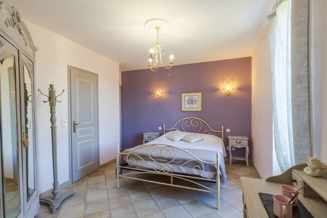 Foto 2 von 28: Zimmer Clémentine – Romantik & Komfort – Gemeinschaftspool