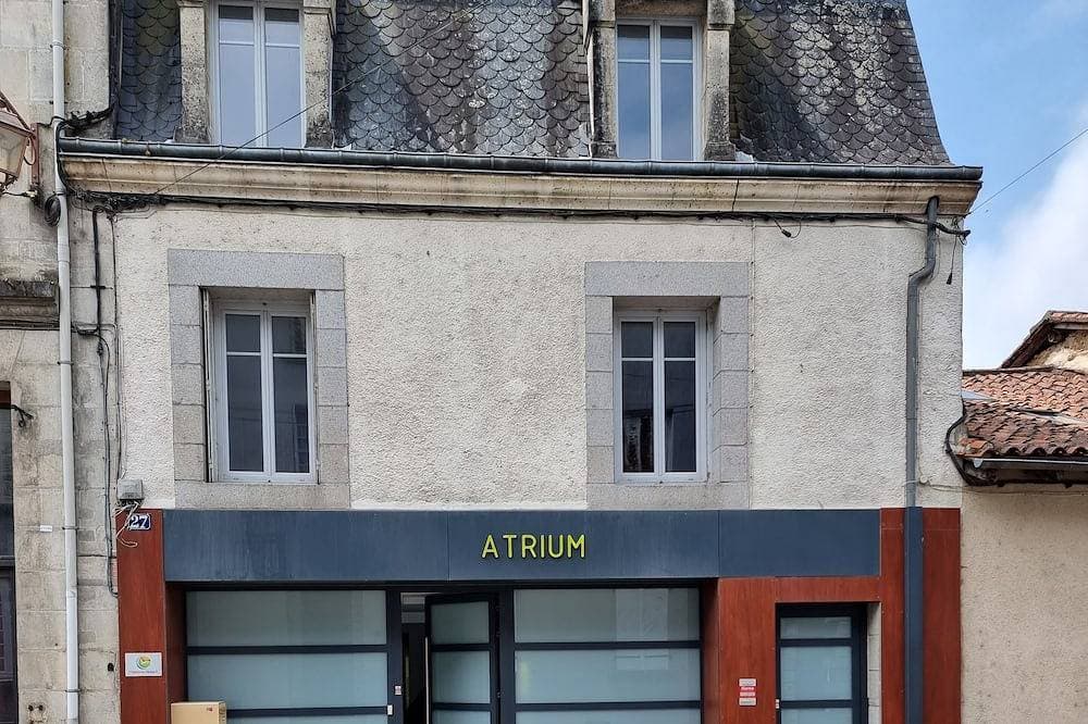 Gite de Luxe de 160m2 Avec Piscine et Jardin Arboré 1