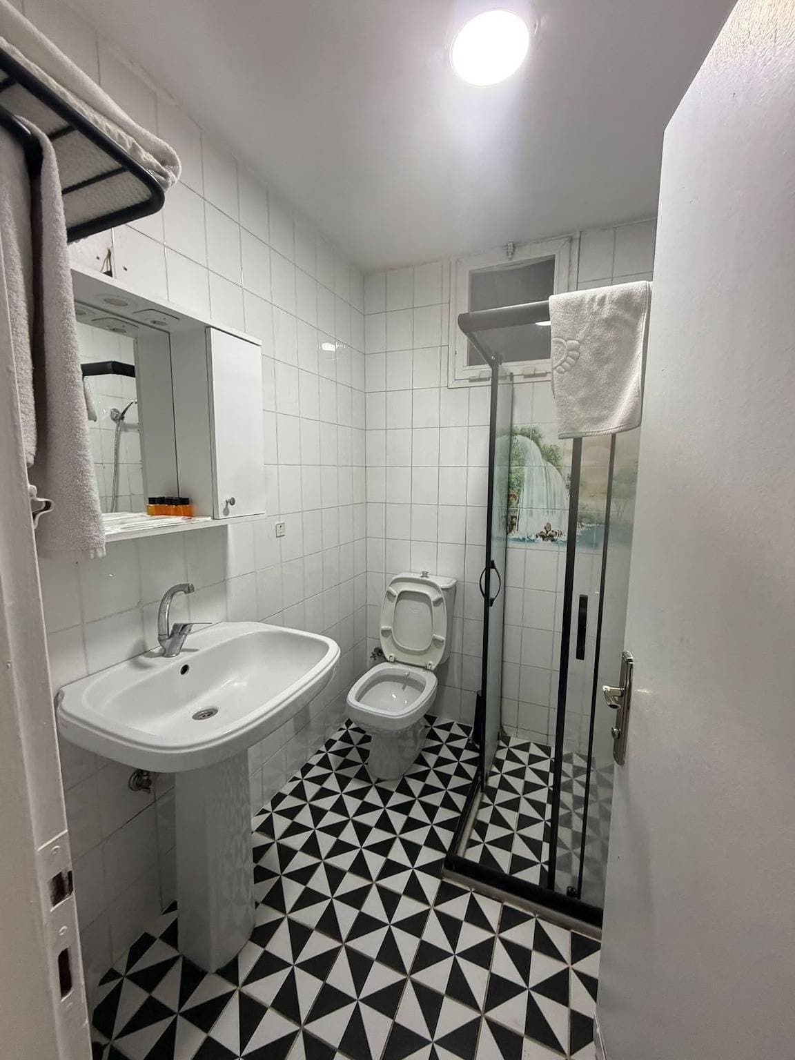 Foto 7 von 9: Wohnung mit einem Schlafzimmer im Zentrum von Pendik, Türkei