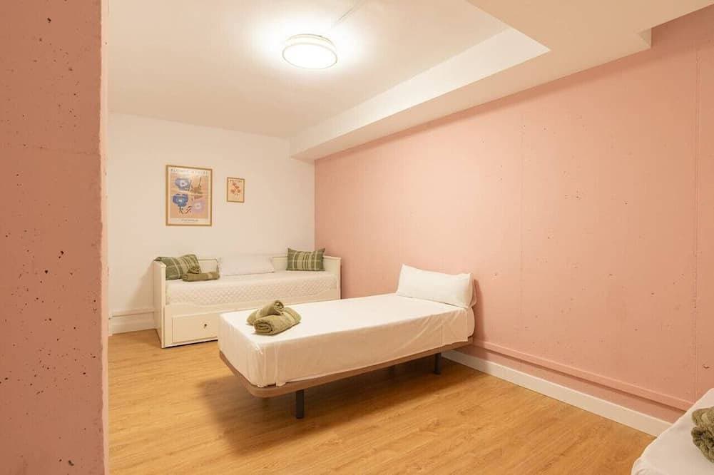 Foto 11 von 30: 13 Guest Villa 3 min Walk to Beach BBQ Cinema Perfect for Groups