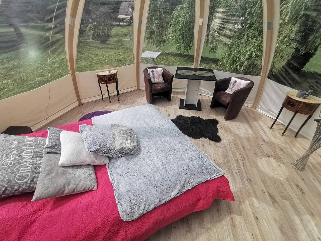 Foto 10 von 31: Gästezimmer „Bulle des Châteaux“ mit WLAN und Pool