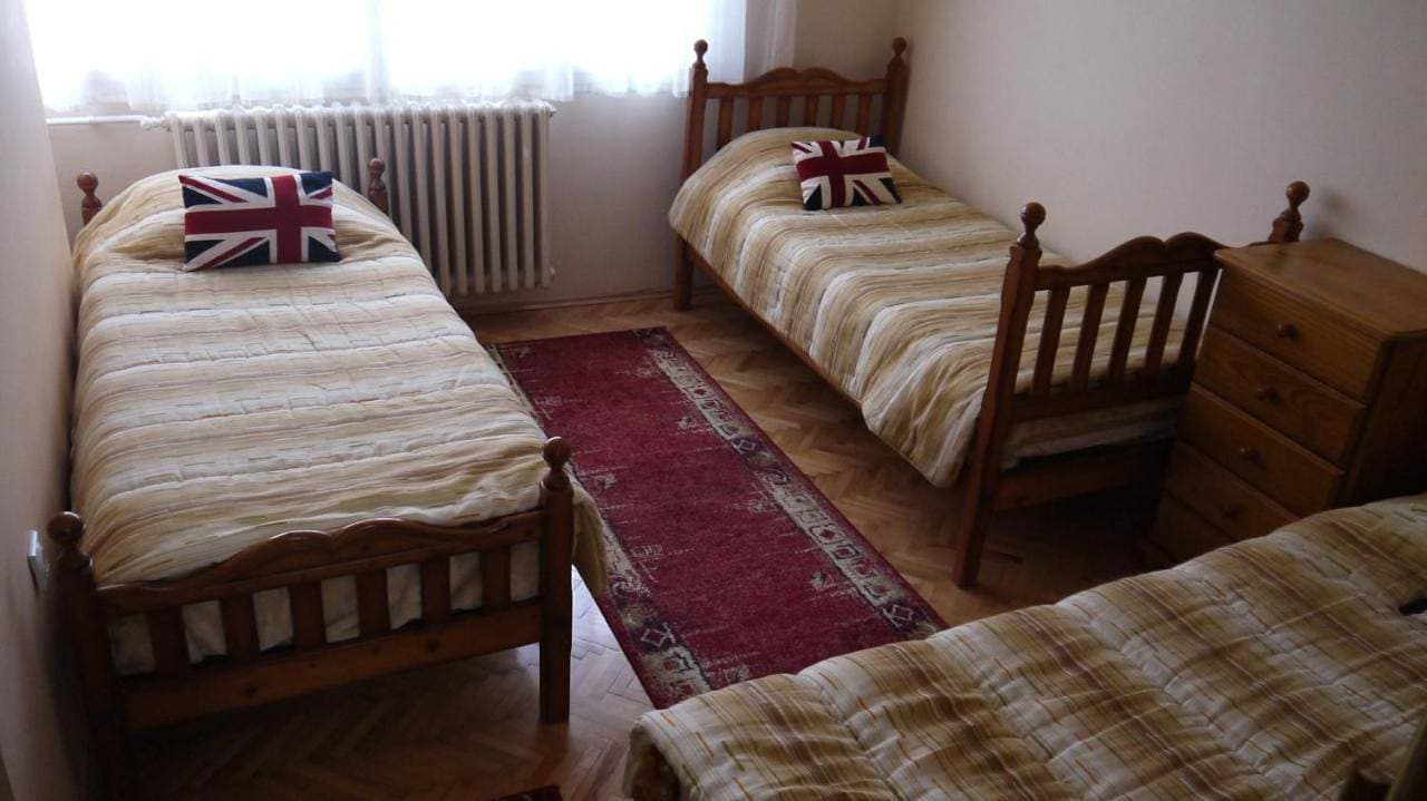 Foto 9 von 18: Family Room with Private Bathroom