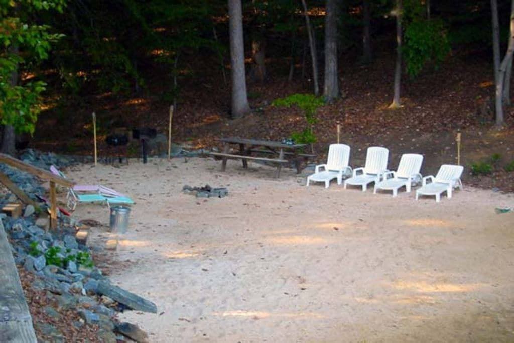Foto 4 von 30: Vogelperspektive auf Smith Mountain Lake!