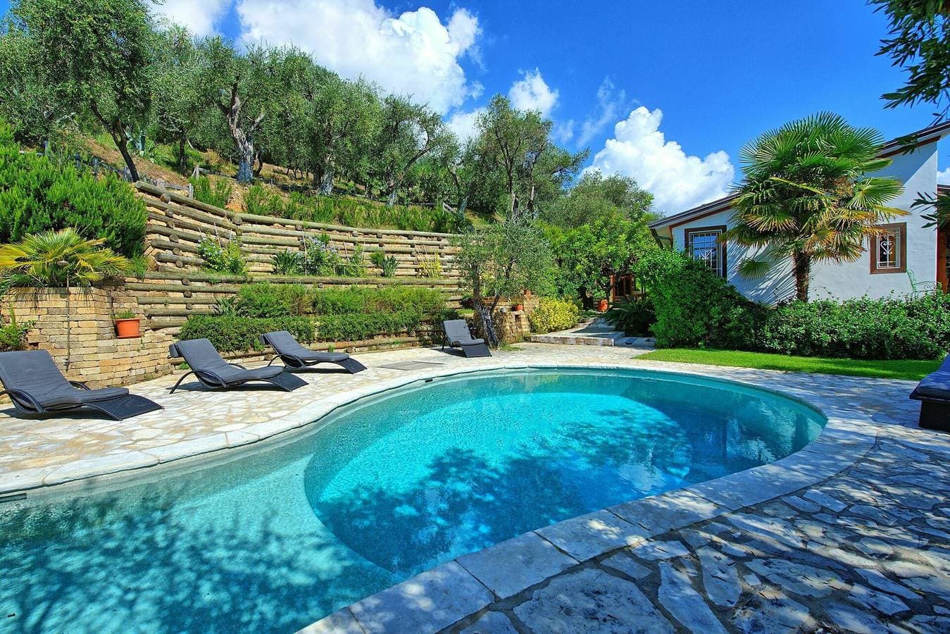 Foto 11 von 45: Villa für 8 Personen mit Pool