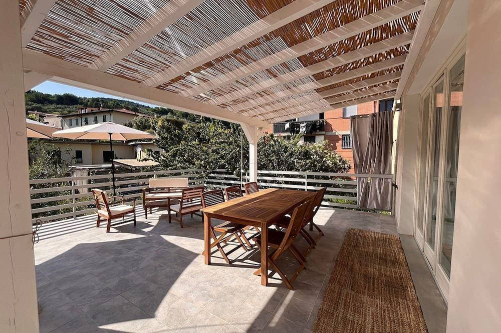 Bettini House - House with a terrace near Florence 1