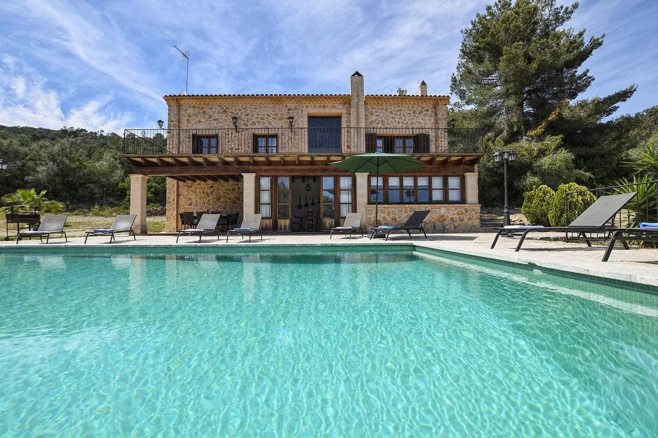 Foto 2 von 31: Ferienhaus 'Horlandis' mit Bergblick, privatem Pool und WLAN