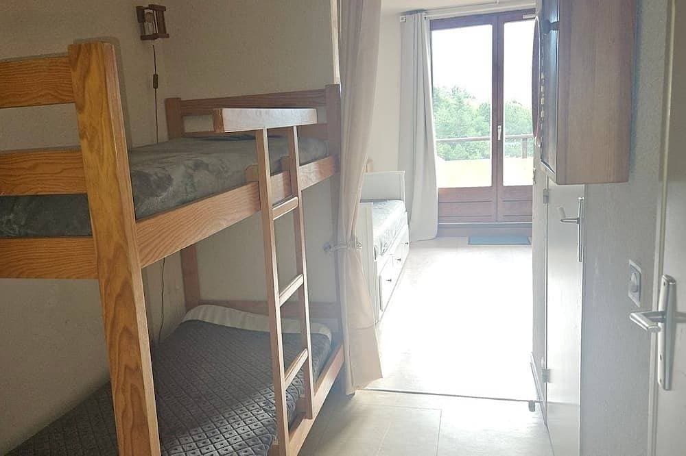 Foto 2 von 10: Mountain-view apartment sleeps 6