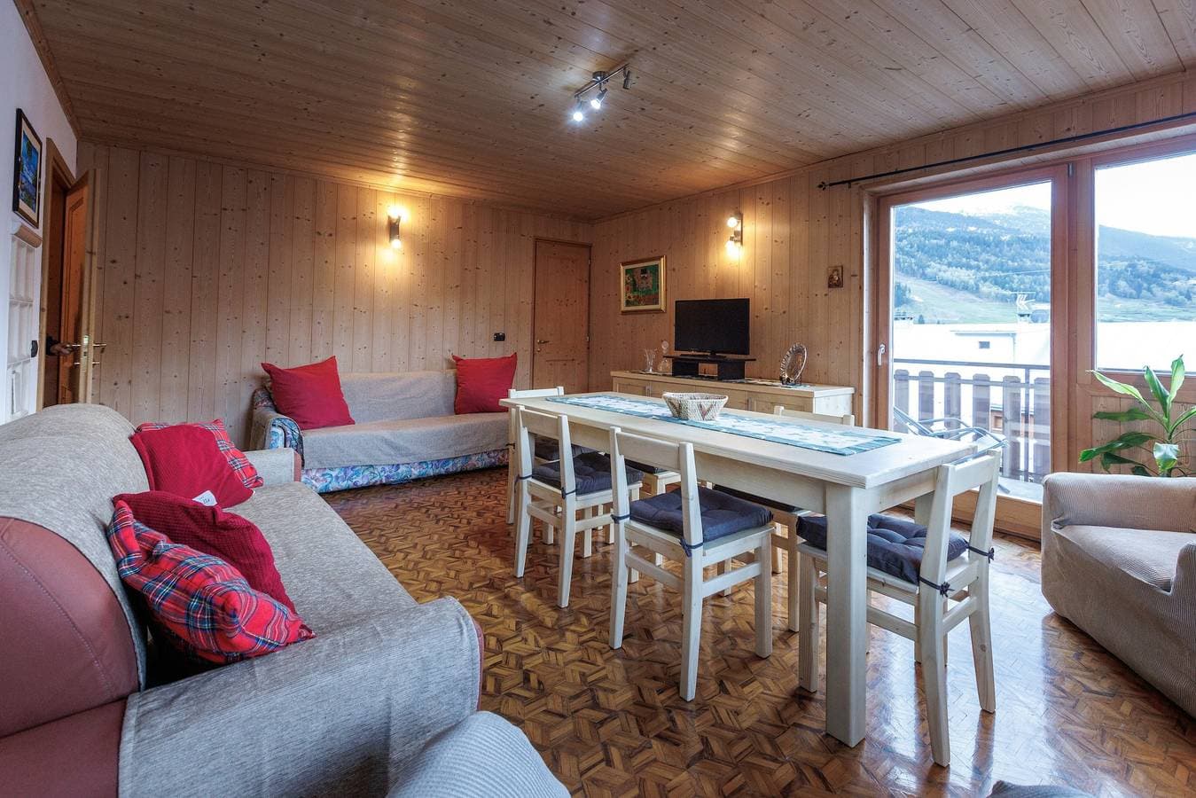Foto 7 von 37: Chalet 'Beppe' mit Bergblick, Gemeinschaftsgarten und WLAN