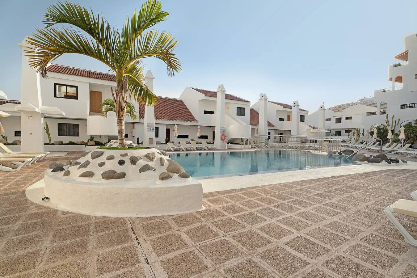 Foto 5 von 42: Ferienwohnung 'Penthause Luxe 501 Sea View Pool' mit Meerblick, privater Terrasse und WLAN