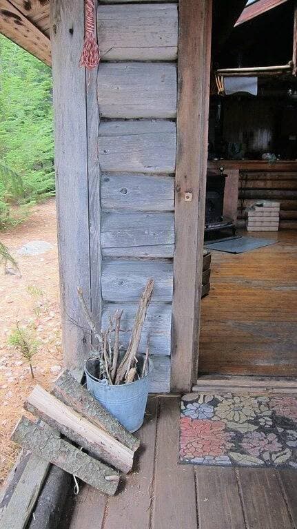 Foto 11 von 25: Gehen Sie zu dieser einsamen Hütte am See in Downeast Maine