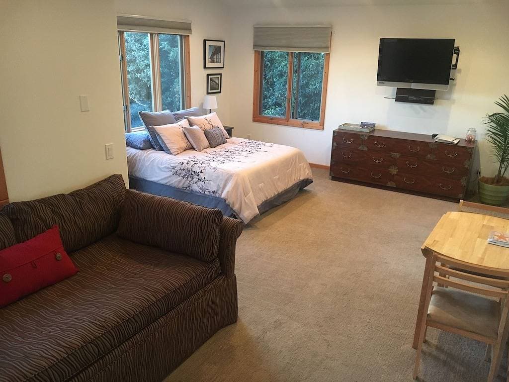 Summerland Guest Cottage nur wenige Schritte von der Innenstadt und dem Strand entfernt!  Haustierfr... 1