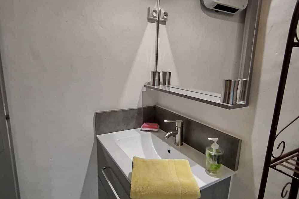 Foto 5 von 20: Large apartment 5 minutes' walk from Joyeuse, its shops and famous market.