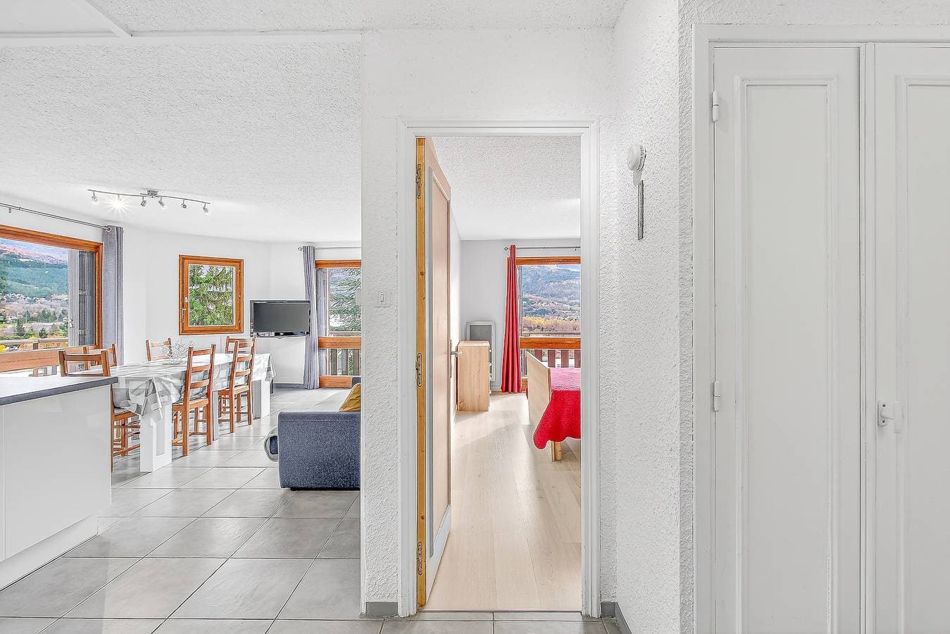 Foto 12 von 35: Le Plein Ciel – Seeblick, WLAN, renoviertes Apartment in Embrun