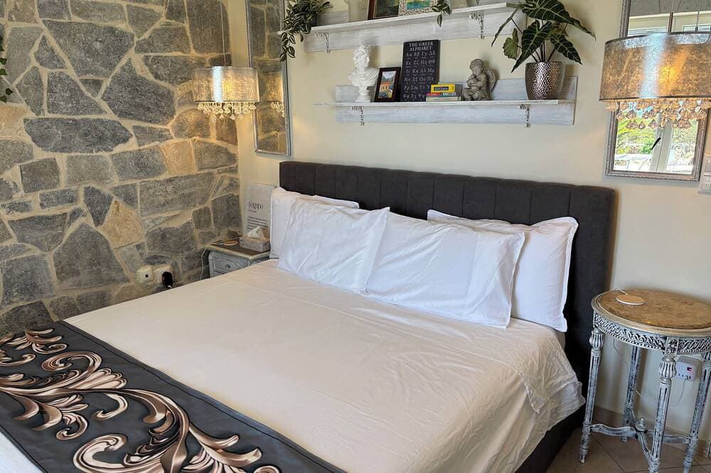 Foto 3 von 30: Pool, Amazing Sea View Master bedroom suite, King Bed, Outdoor Shower for 2