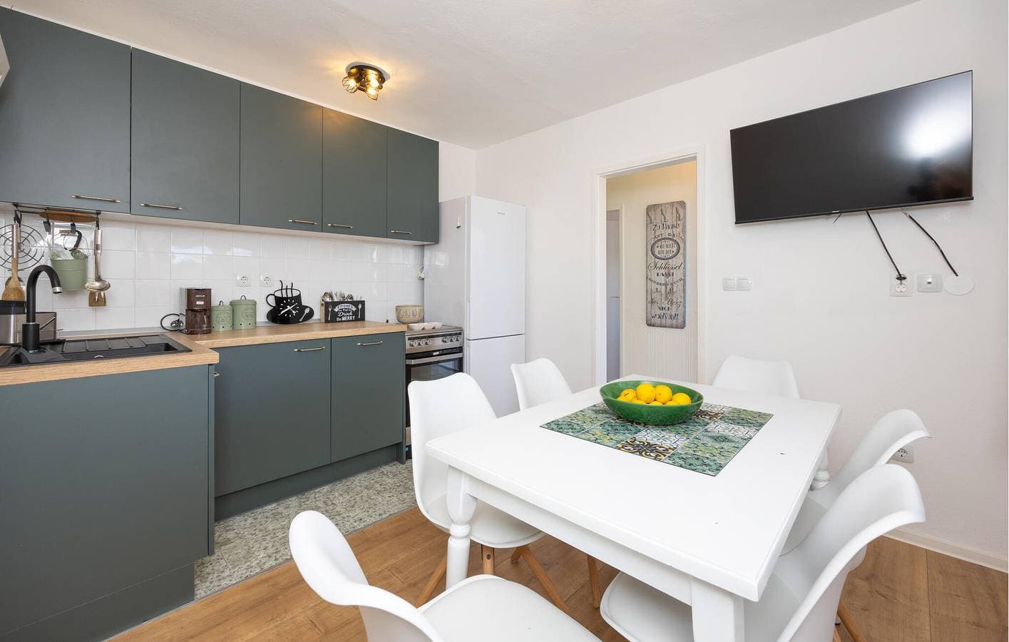 Foto 3 von 25: Wohnung an der Küste mit Meerblick, Terrasse und in der Nähe von Necujam