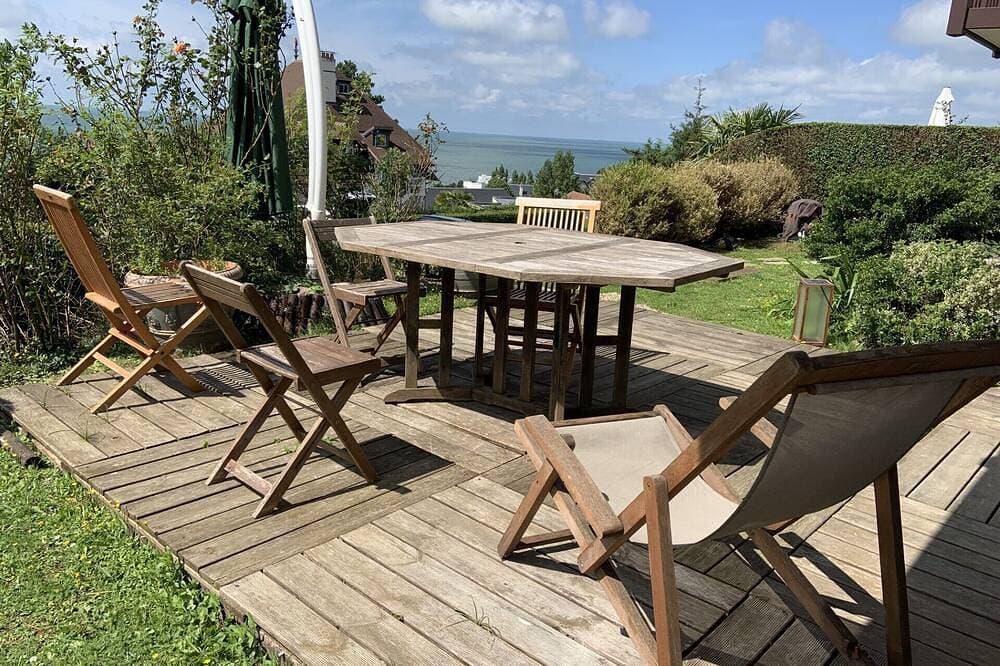 Large apartment with garden and terrace with sea view - 2 bedrooms 1