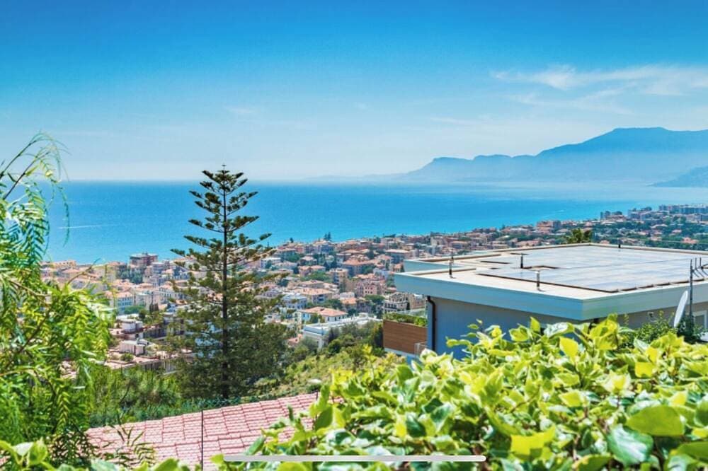 Foto 13 von 30: House \"The Seagull\" with garden/ grill/ jacuzzi sea view