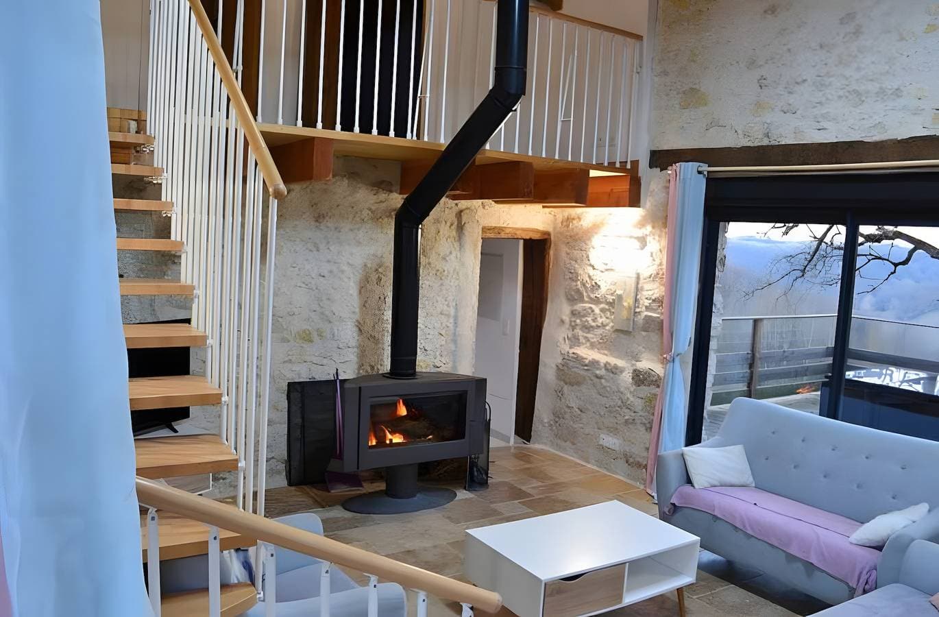 Foto 9 von 29: Charaktervolles Ferienhaus in der Natur mit Seeblick, privatem Pool und WLAN