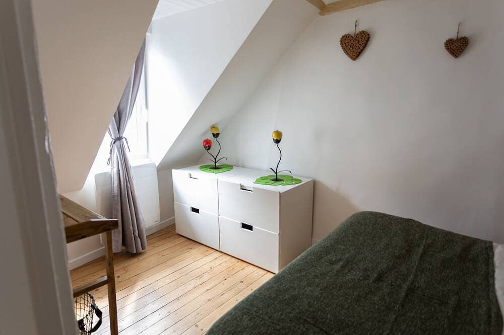 Foto 5 von 28: La Campagne -Studio-Ensuite mit Bad-Stadtblick