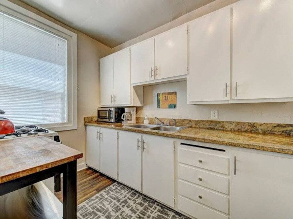 Foto 7 von 25: Perfect location with Parking!