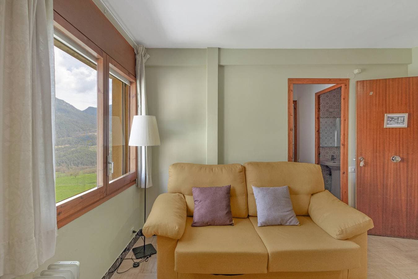 Foto 6 von 22: Ferienwohnung 'Vall' mit Bergblick, Gemeinschaftsgarten und Wi-Fi