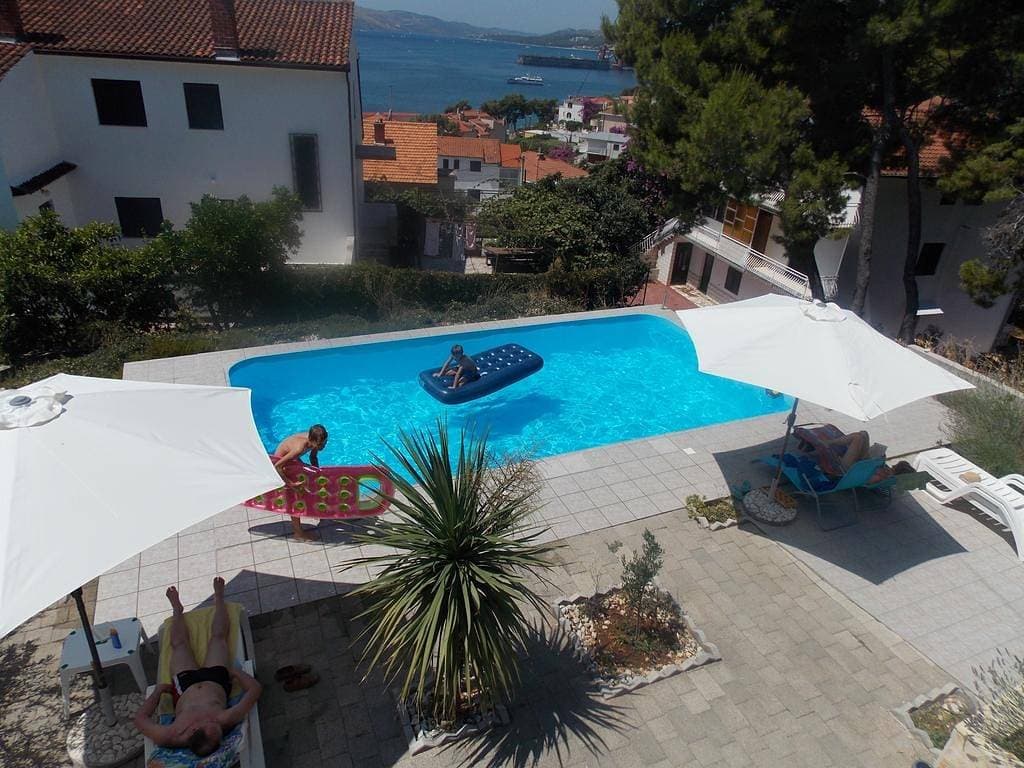 Foto 5 von 28: Ferienwohnung in Trogir mit Meerblick, Balkon, Klimaanlage, W-Lan (4236-3)