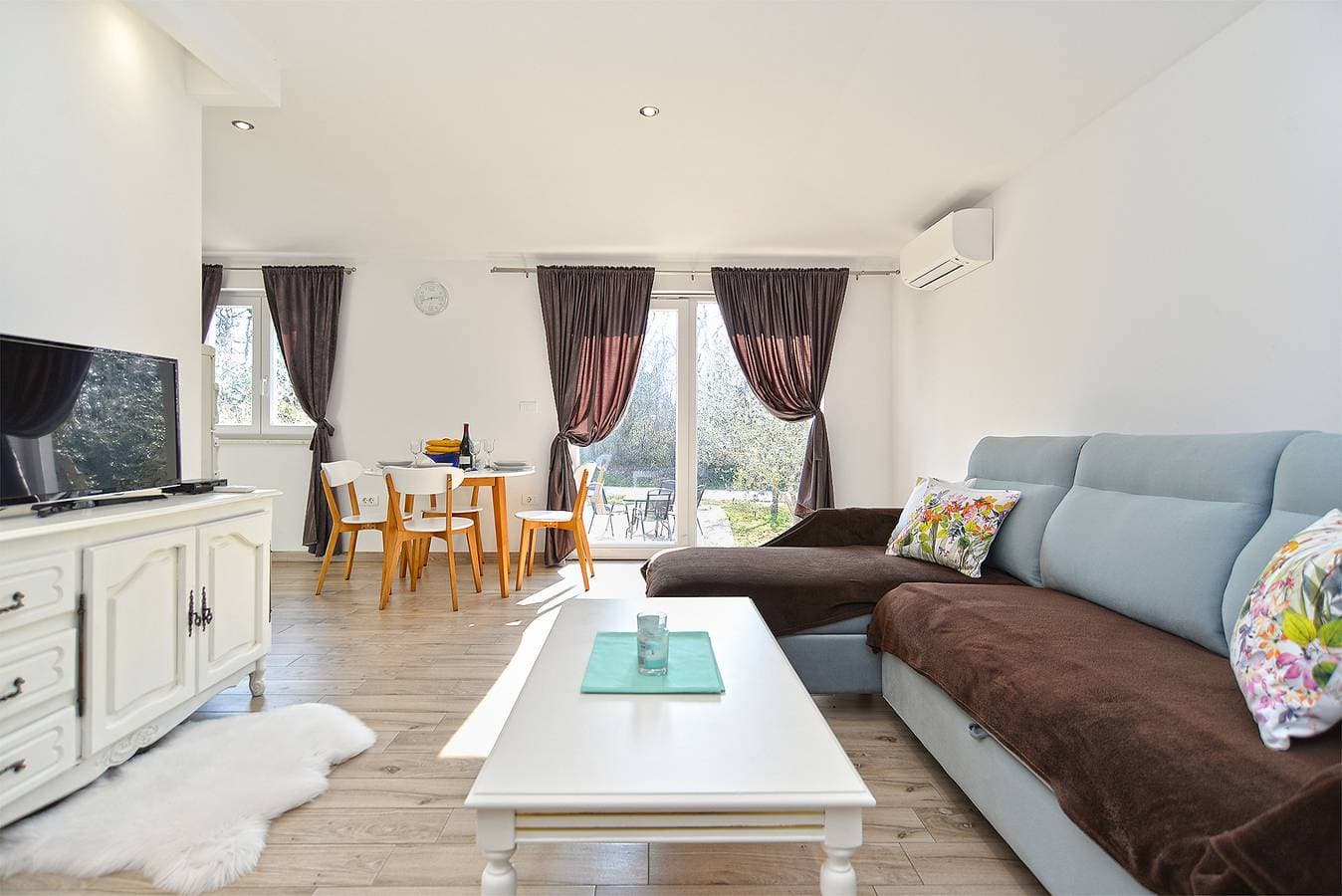 Foto 4 von 35: Ferienhaus für 6 Personen mit Terrasse