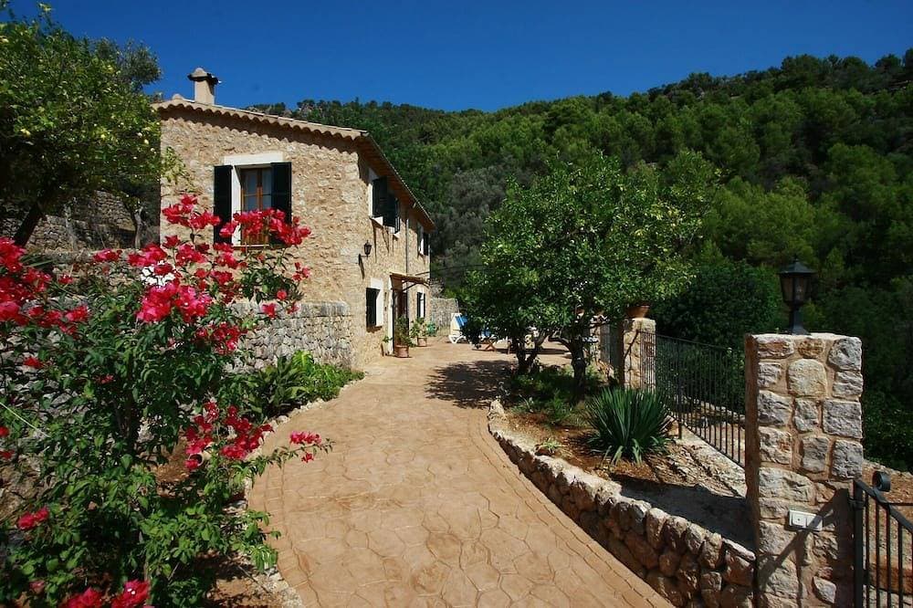 Villa mit fantastischem Bergblick 1