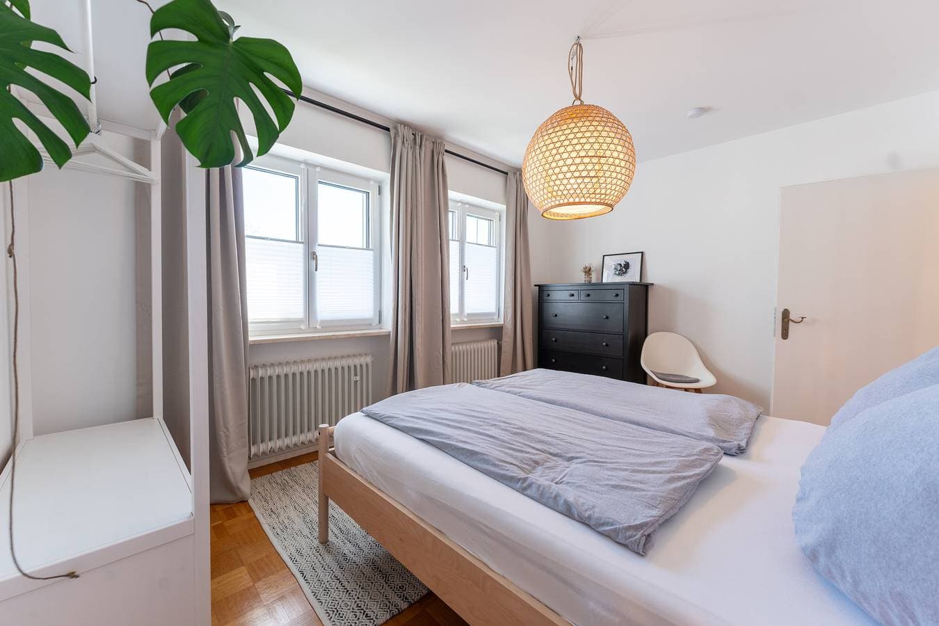 Foto 9 von 19: Ferienwohnung Aribo - Ferienwohnung 48qm mit Bergblick und Seeblick vom Balkon