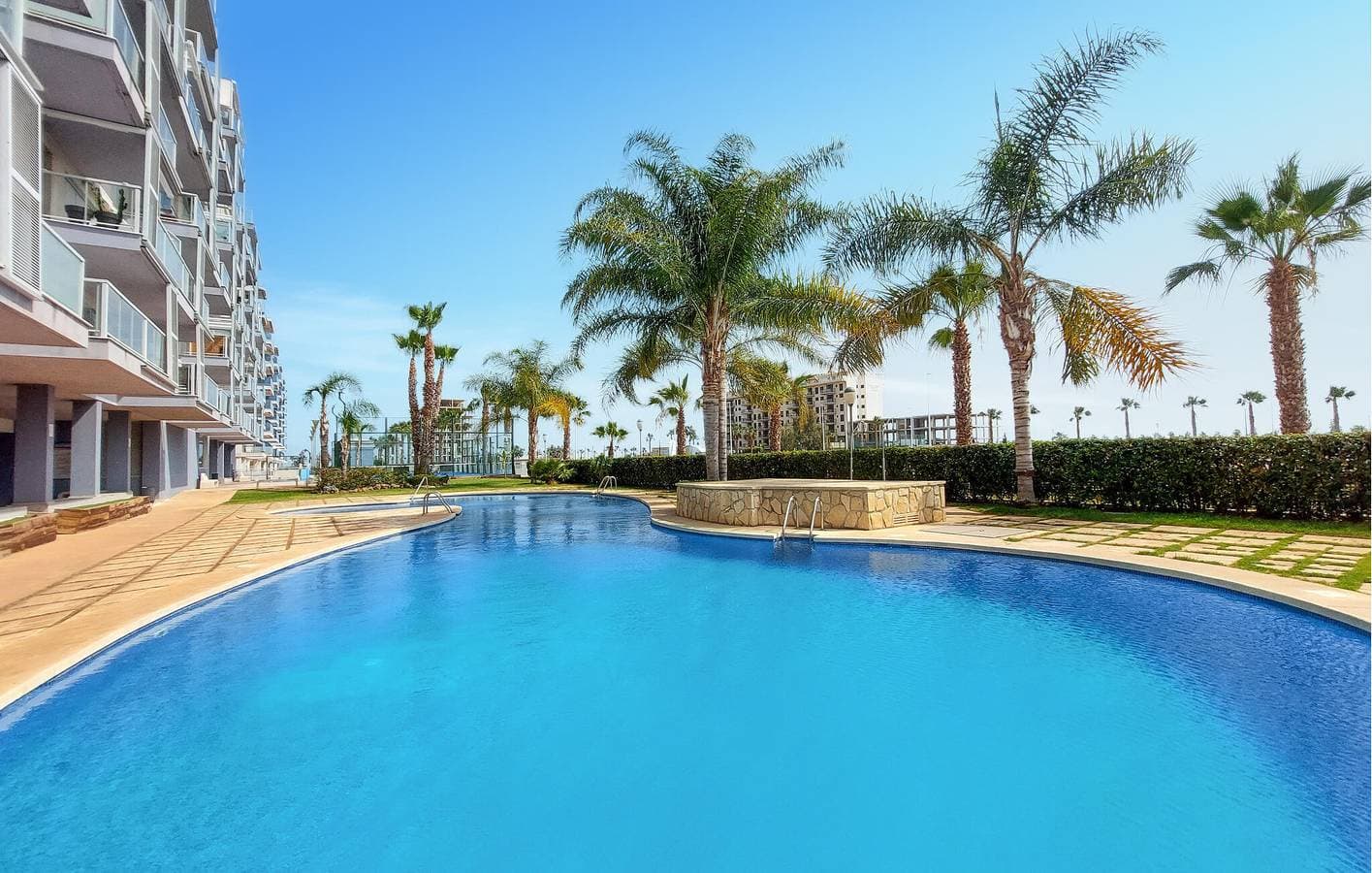 Foto 6 von 23: Apartment mit Meerblick, Pool und Terrasse