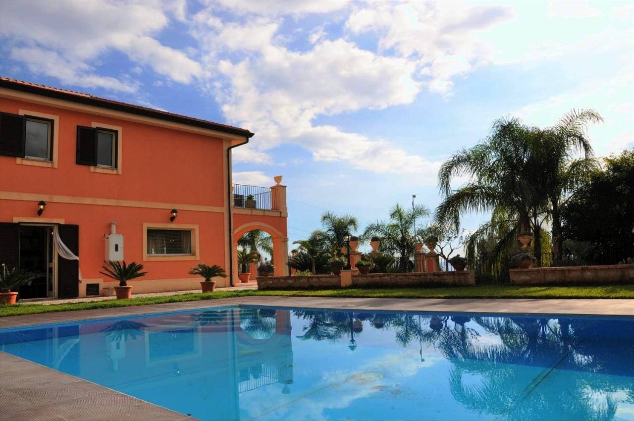 Foto 2 von 49: Villa with Private Pool