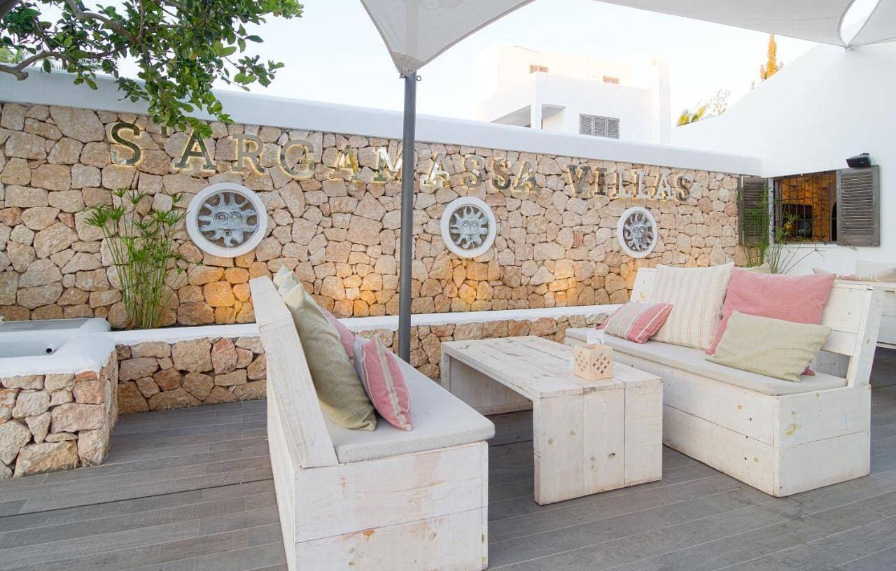 Foto 7 von 92: Deluxe Three-Bedroom Villa with Private Pool (6 Adults)