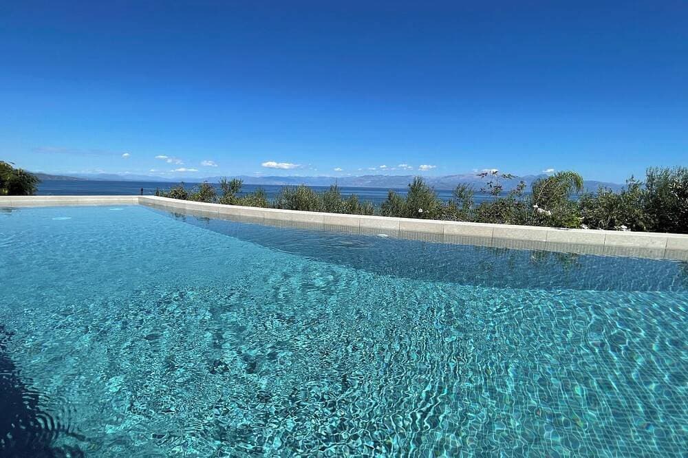 Foto 6 von 9: Luxury Villa with Private Swimming Pool & Sea View
