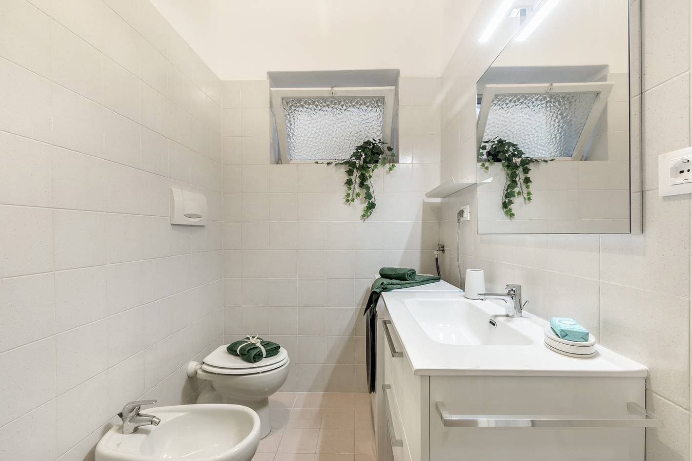 Foto 7 von 22: Casa Enza: Desenzano Apartment w/ private parking & AC
