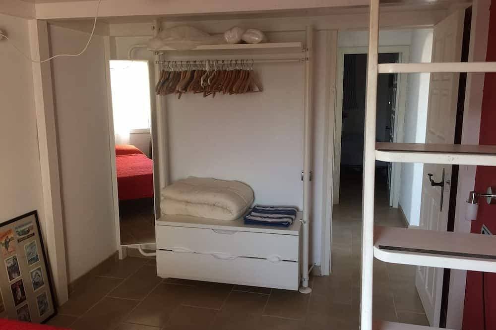 Foto 6 von 22: Apartment an einem der magischsten Buchten in Cadaques. Haustierfreundlich!