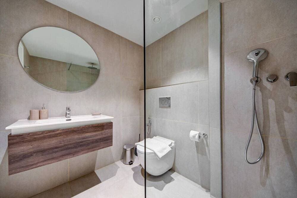 Foto 6 von 30: The Official Mercury Suite With Pool & Strong WIFI