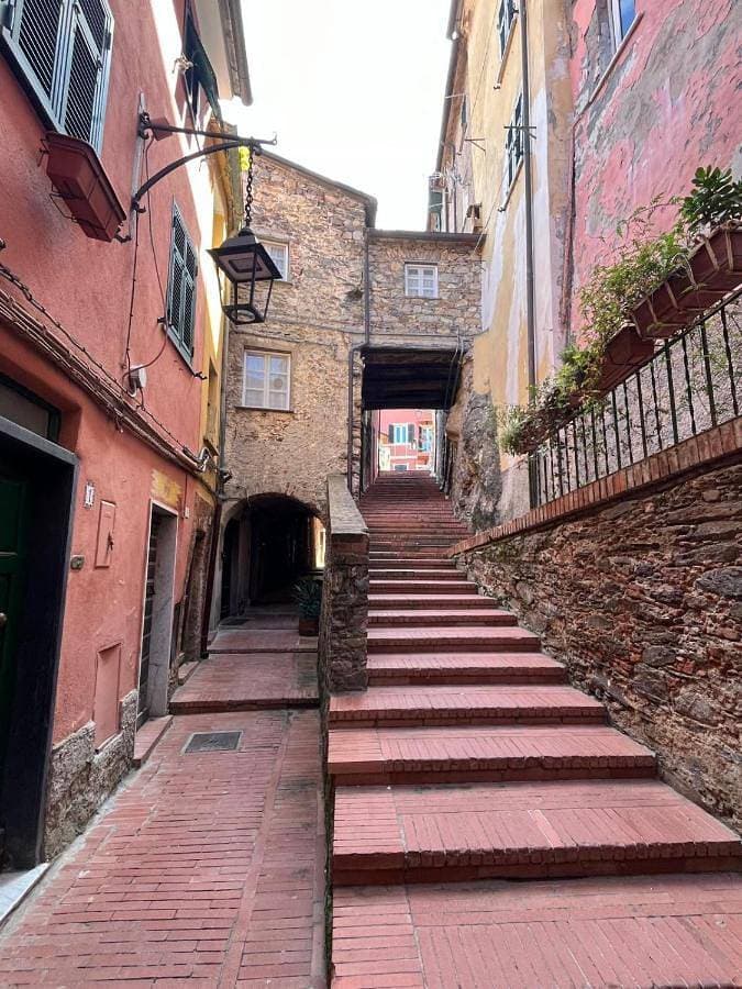 La Corsara-La casa nella roccia 1
