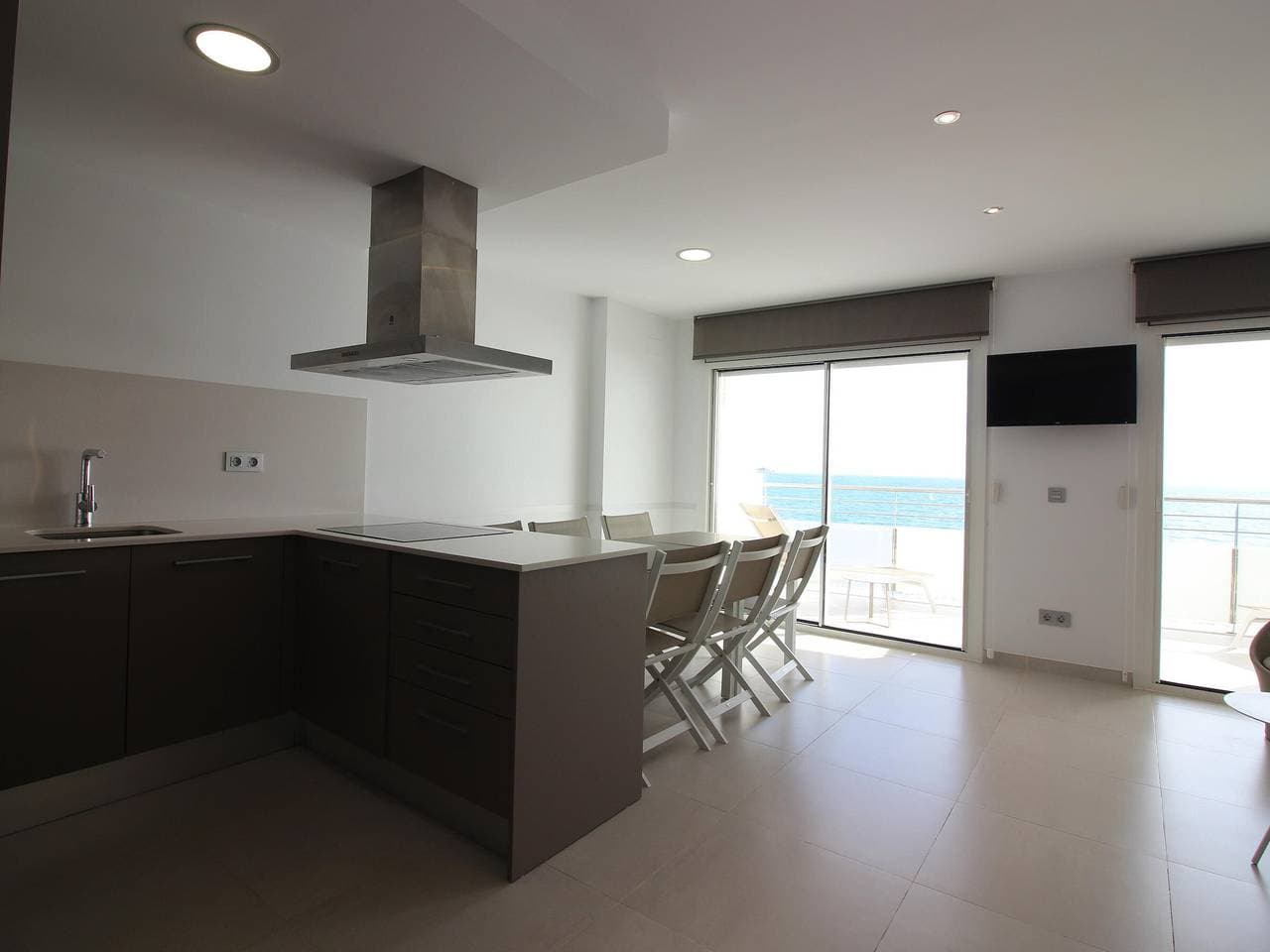 Foto 10 von 34: Designer-Ferienwohnung, direkt am Meer, mit Panorama-Blick, modernen Annehmlichkeiten und WLAN