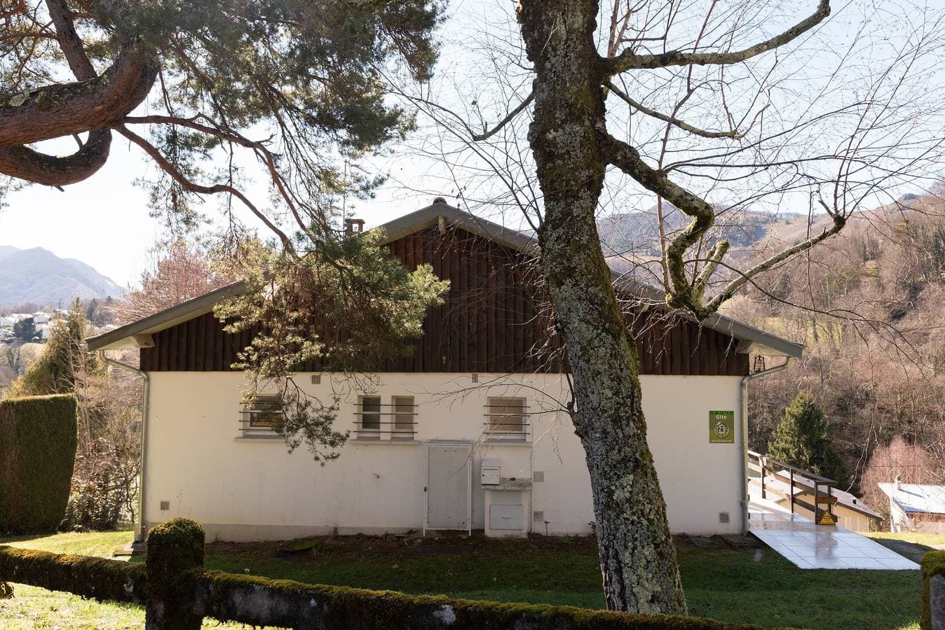 Foto 9 von 24: Panorama-Chalet in Bagnères-de-Bigorre Blick auf den Pic du Midi Garten und Privatparkplatz