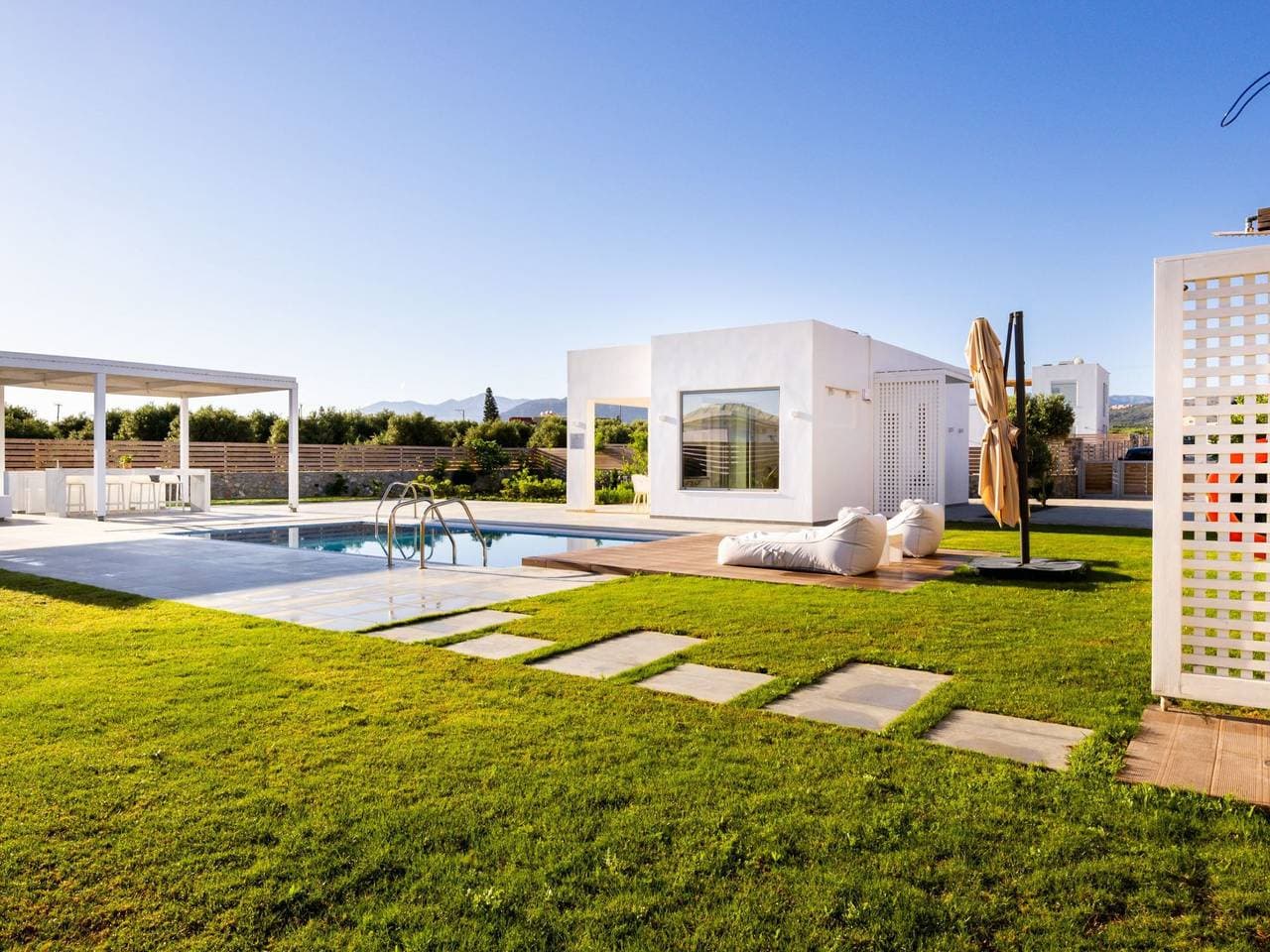 Foto 12 von 26: Sardines Luxury Villa 1 - Privater Pool und Garten